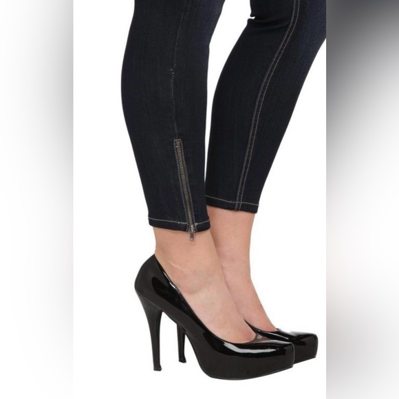 Torrid - Picture 2 of 4